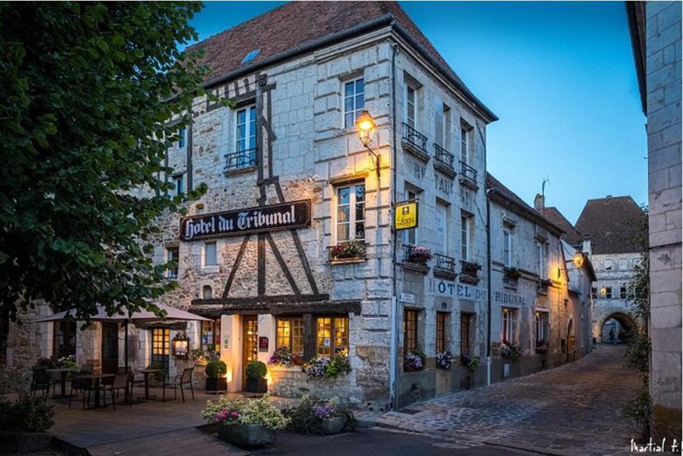 Logis - Hotel & Restaurant Du Tribunal Mortagne-au-Perche Buitenkant foto