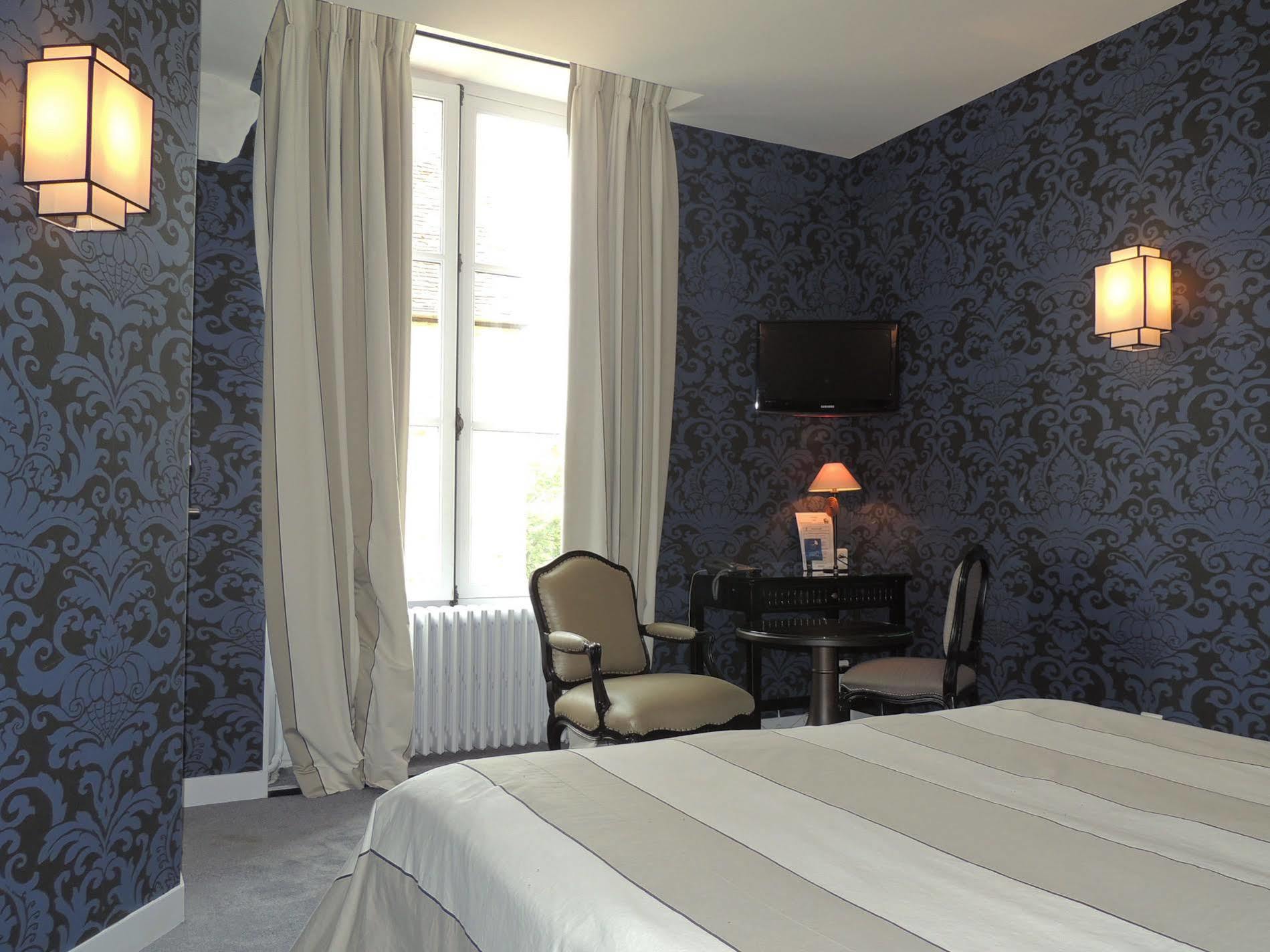 Logis - Hotel & Restaurant Du Tribunal Mortagne-au-Perche Buitenkant foto